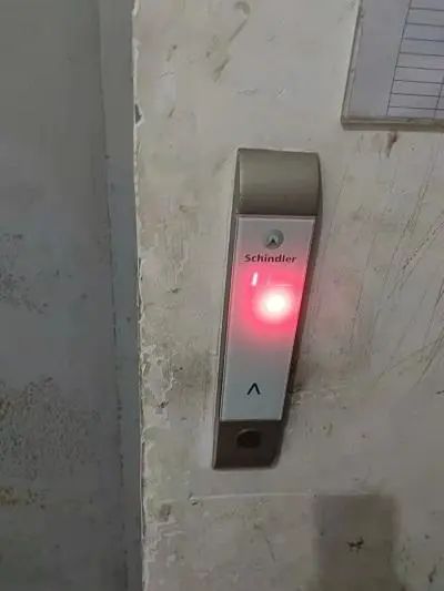 迅達電梯上海分公司被拖欠20多萬元維保費，小區(qū)電梯故障頻發(fā)